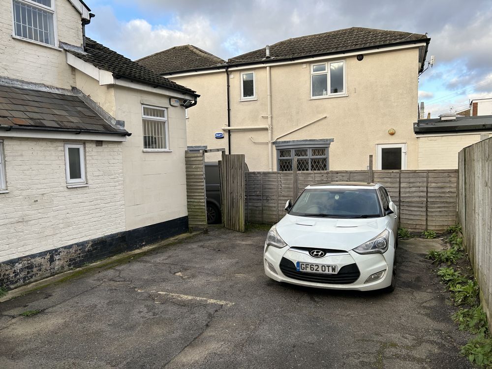 Office in TUNBRIDGE WELLS - photo 2